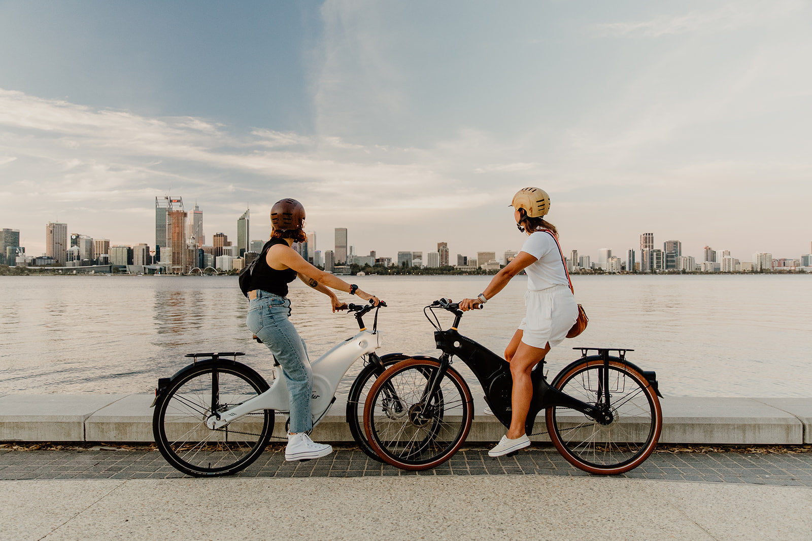 Roadster Classic designer Urban eBike Tiller Rides